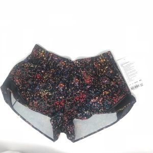 Lululemon hotty hot short II black floral 8 NWT
